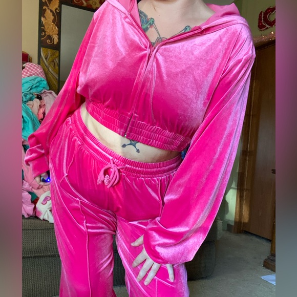 Size 4x stretchy hot pink velour crop set - Picture 2 of 6